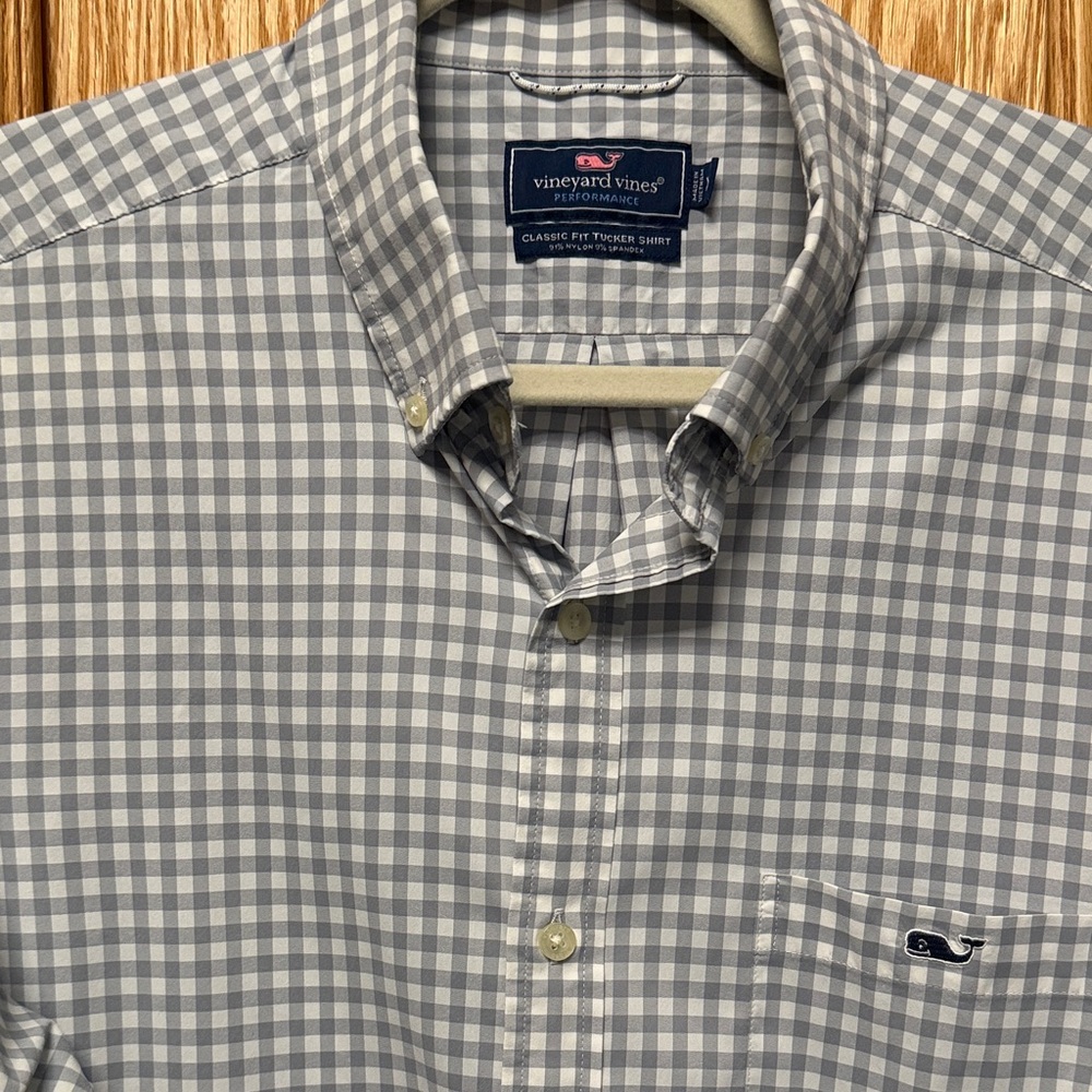 Vineyard Vines Men's Gray and White Checkered “Classic Fit Tucker” shirt. XL